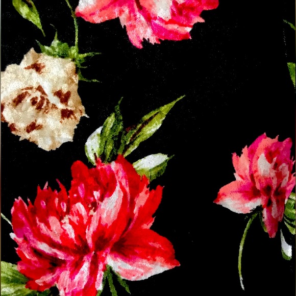 Floral Bodycon Dress with Ruffle Sleeve ๐บ - Picture 4 of 5